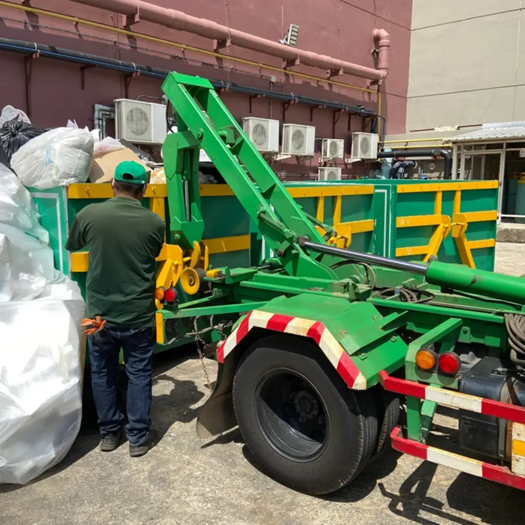 Why Businesses Need Commercial Junk Removal Services 